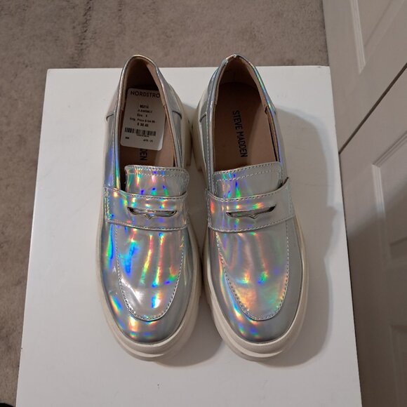 Girl's Loafers  NWT - Picture 2 of 2